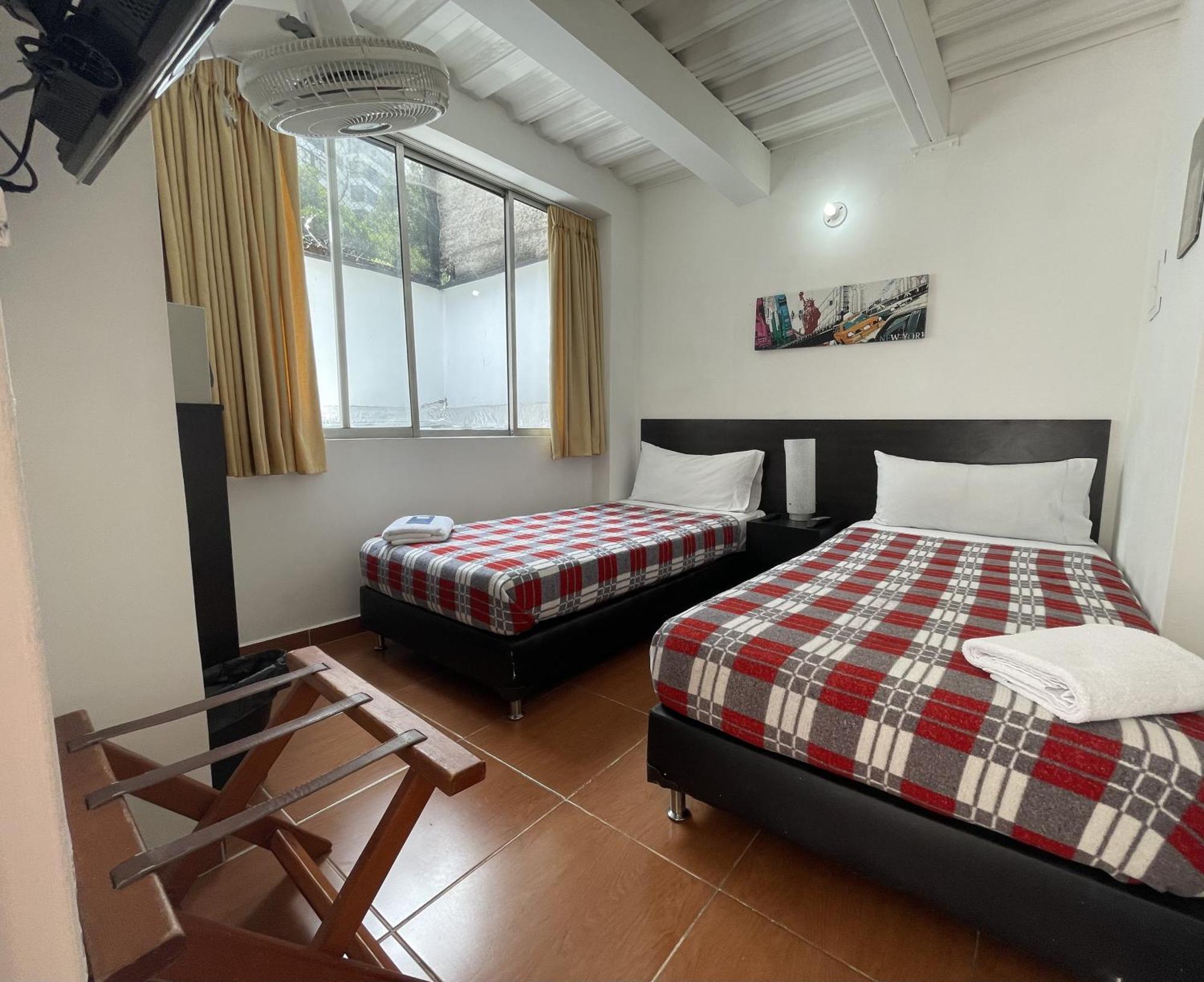 Hostal Lleras Calle 8 Medellín Eksteriør bilde
