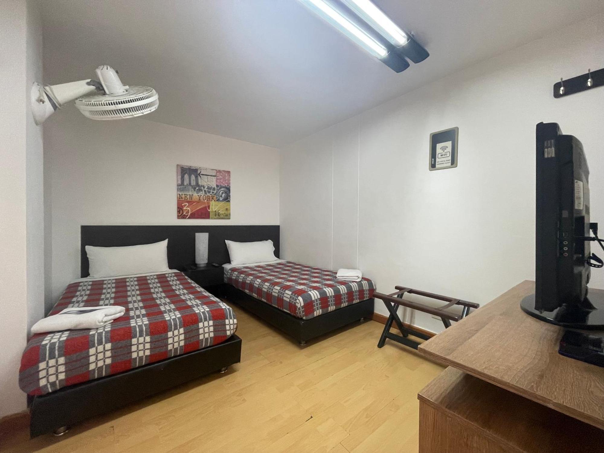 Hostal Lleras Calle 8 Medellín Eksteriør bilde