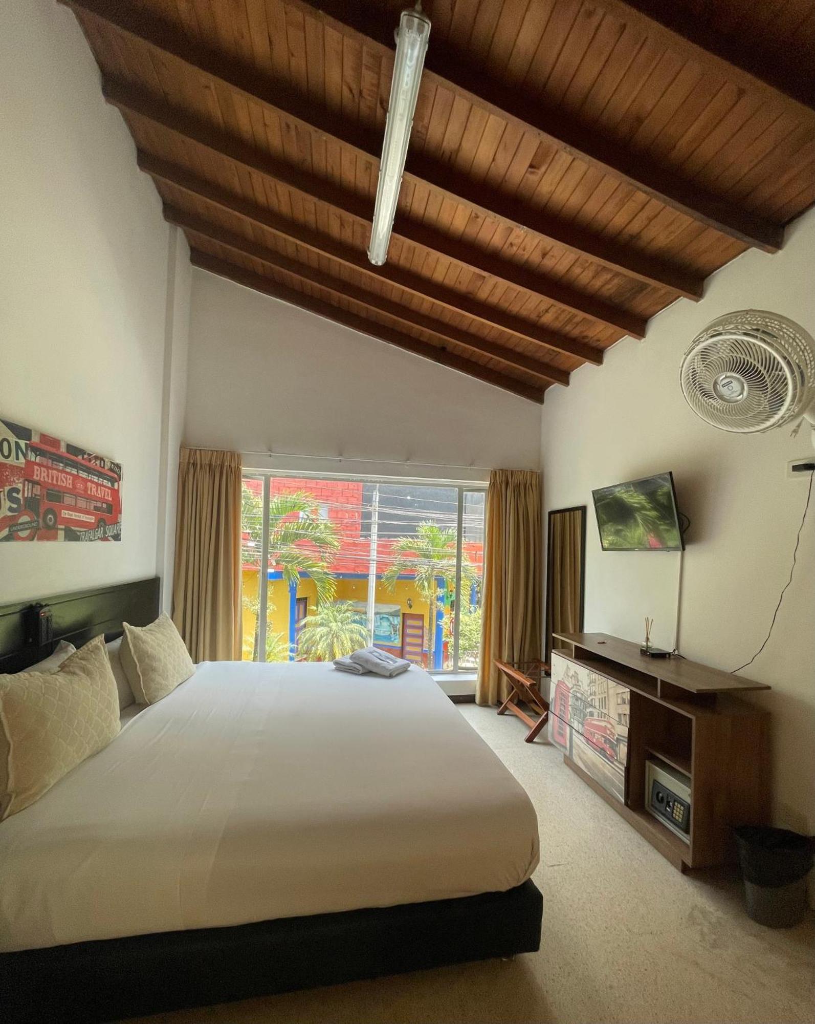 Hostal Lleras Calle 8 Medellín Eksteriør bilde