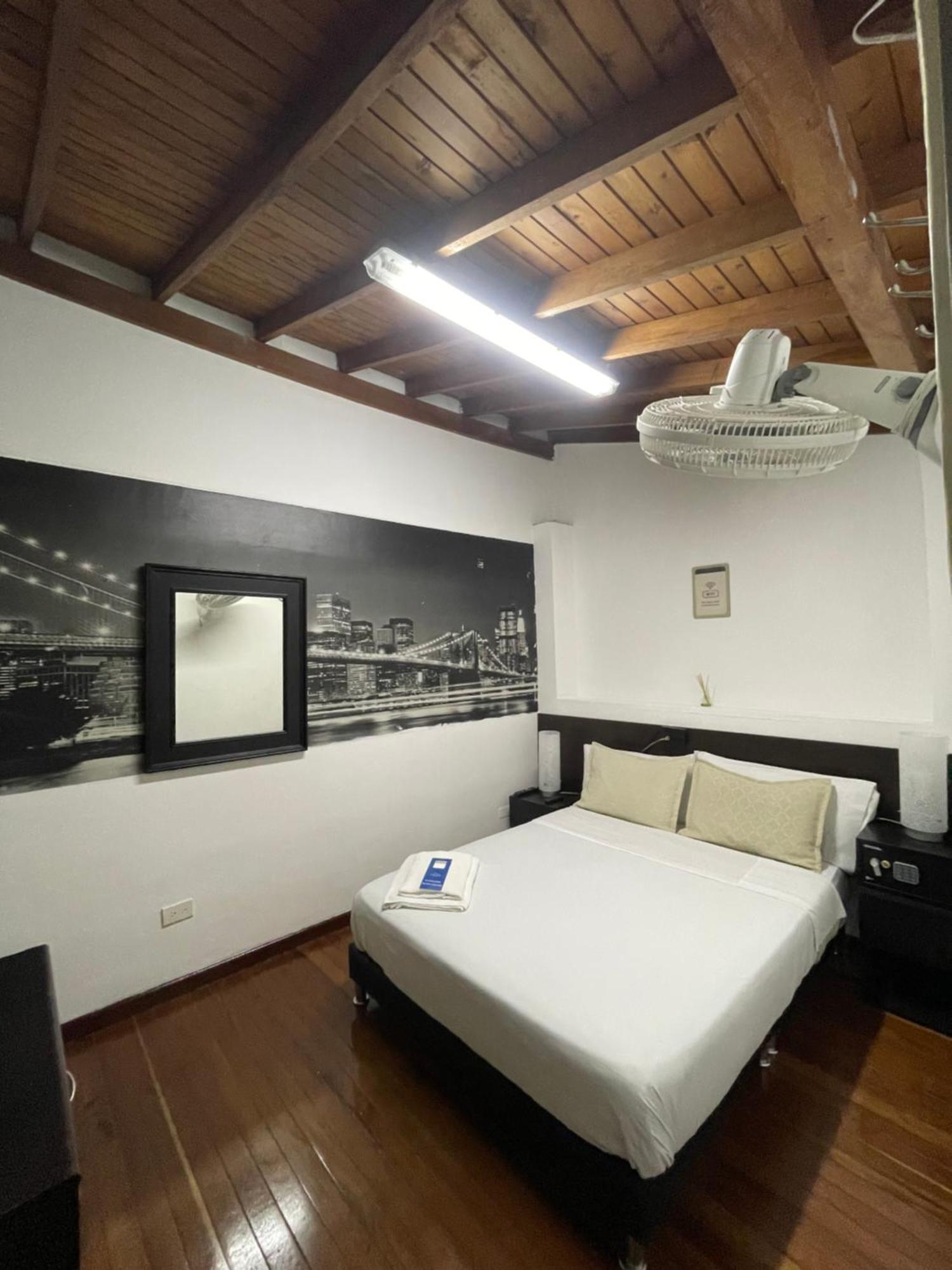 Hostal Lleras Calle 8 Medellín Eksteriør bilde