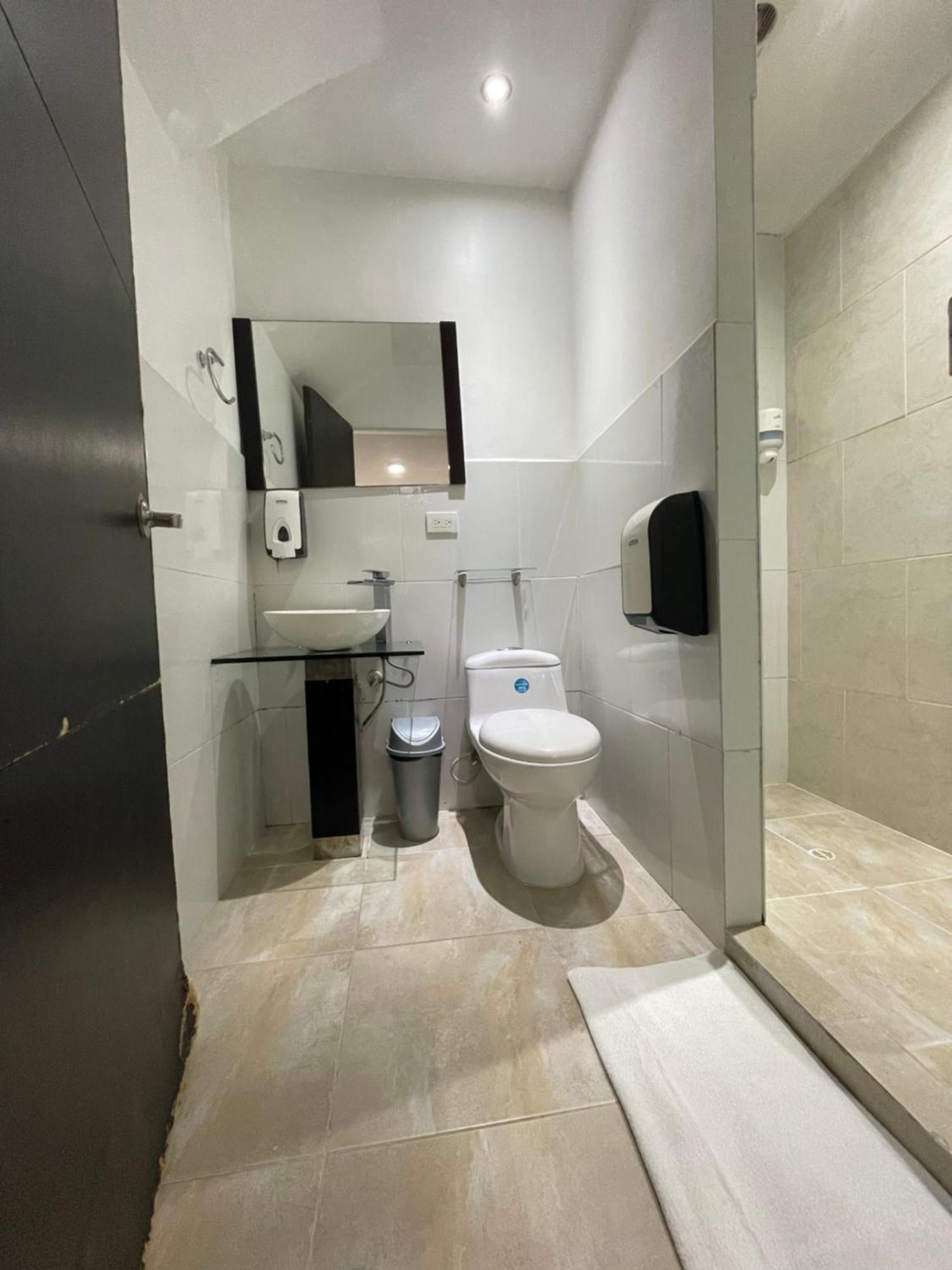 Hostal Lleras Calle 8 Medellín Eksteriør bilde