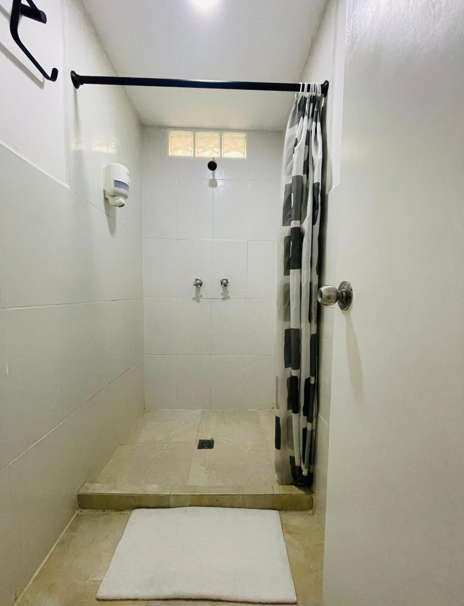 Hostal Lleras Calle 8 Medellín Eksteriør bilde