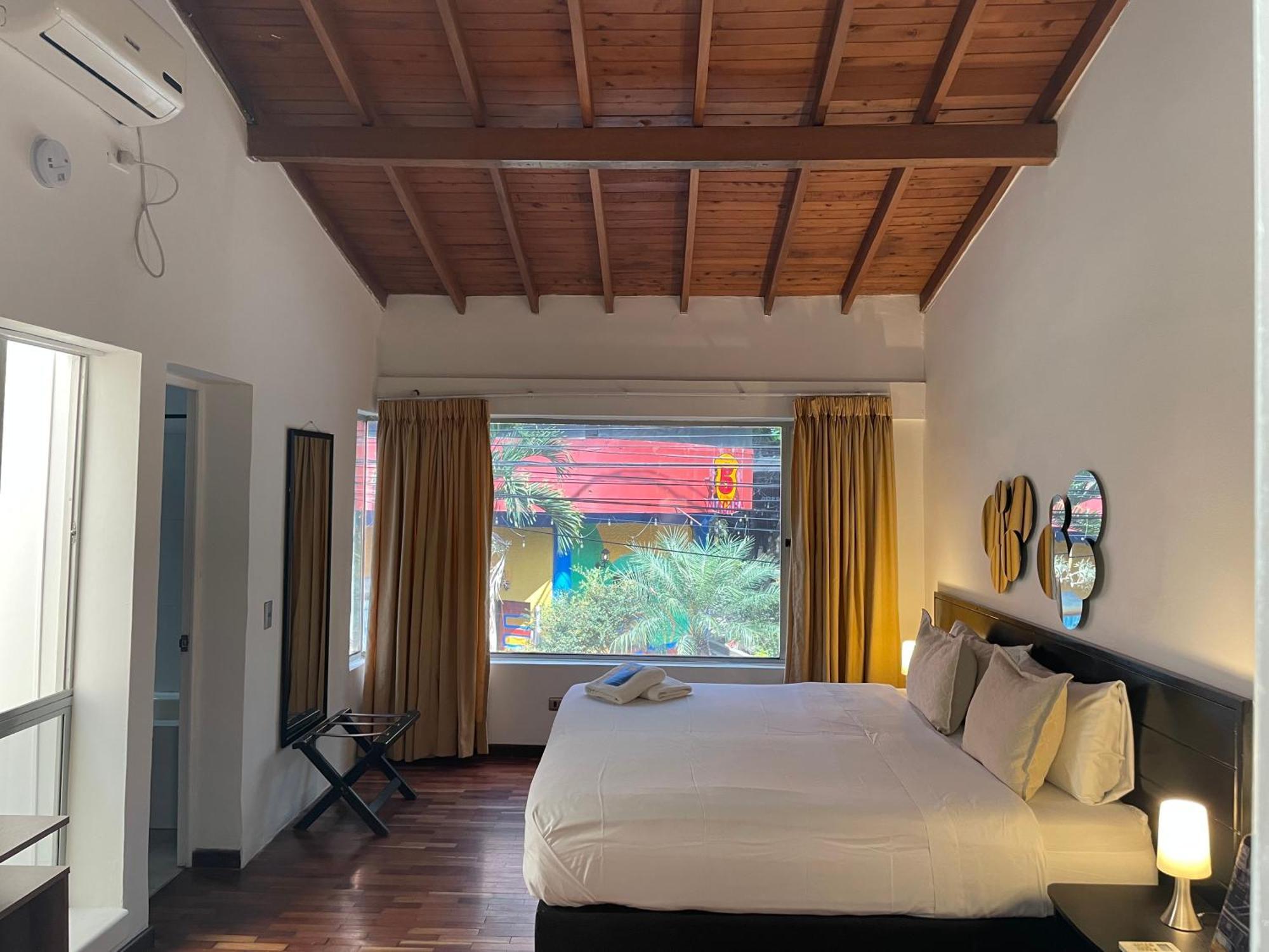 Hostal Lleras Calle 8 Medellín Eksteriør bilde