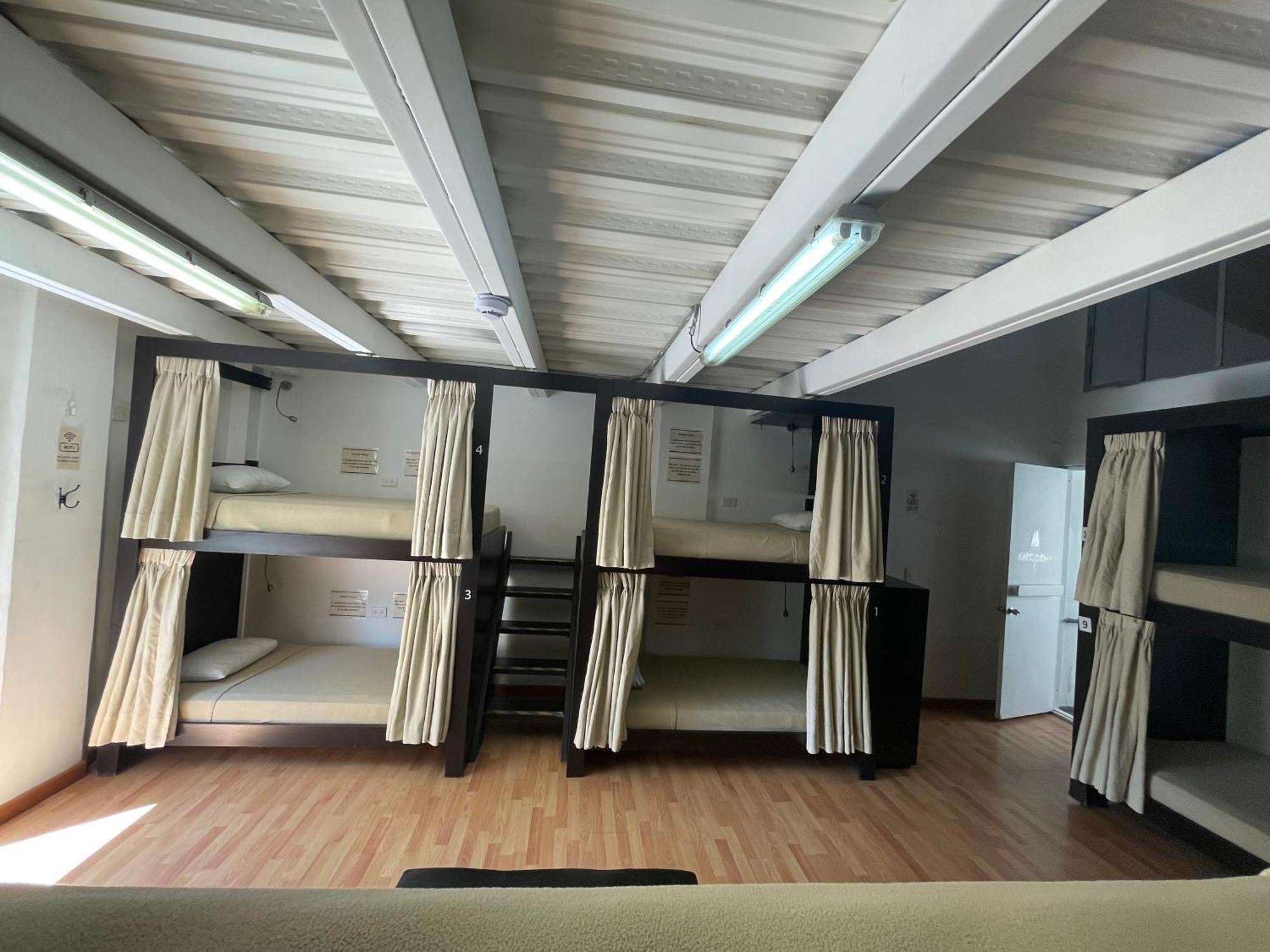 Hostal Lleras Calle 8 Medellín Eksteriør bilde